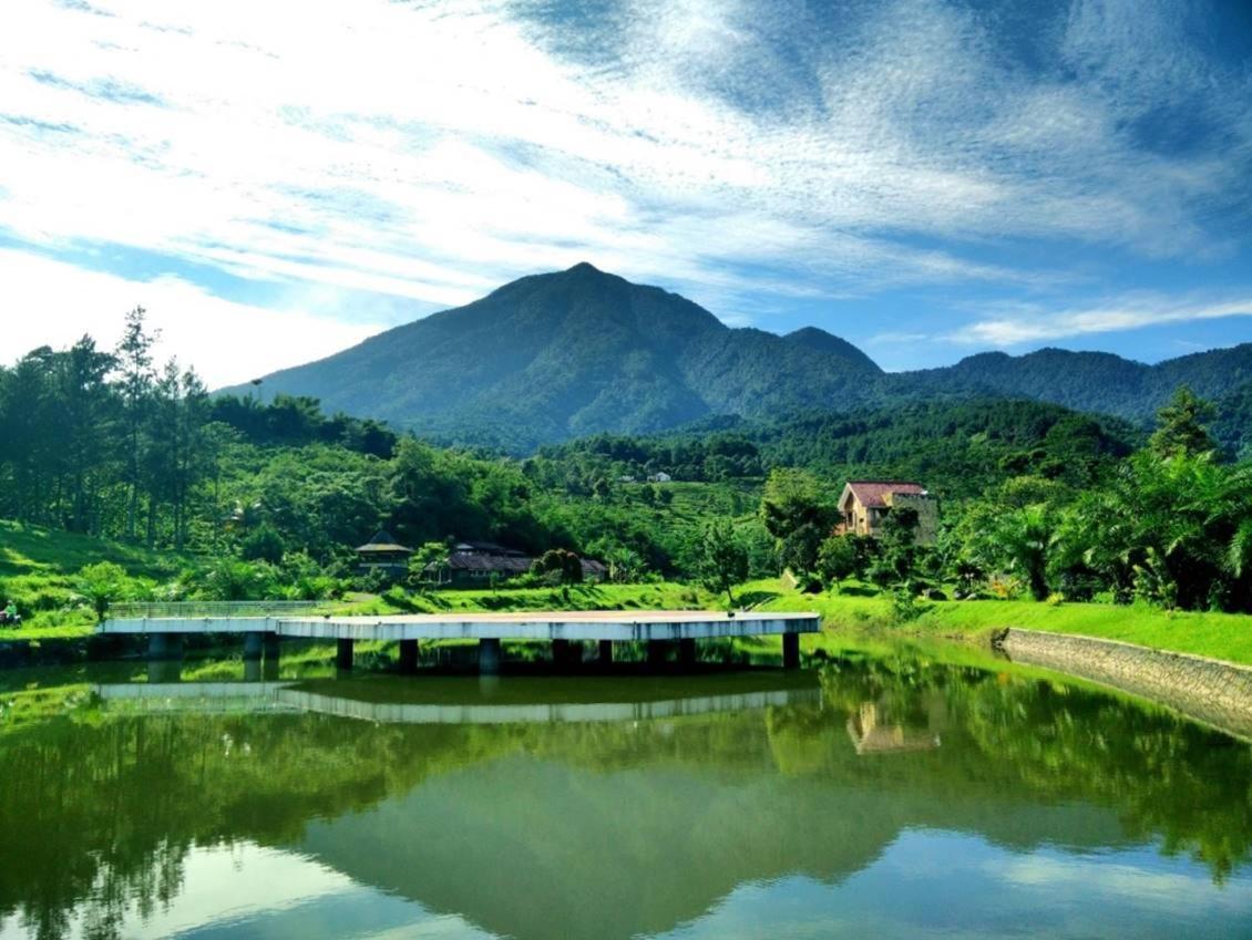 Tenjolaya Park Villa *